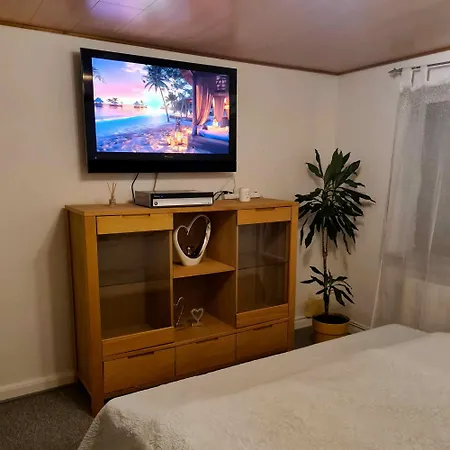 Den Gamle Skole Apartment *